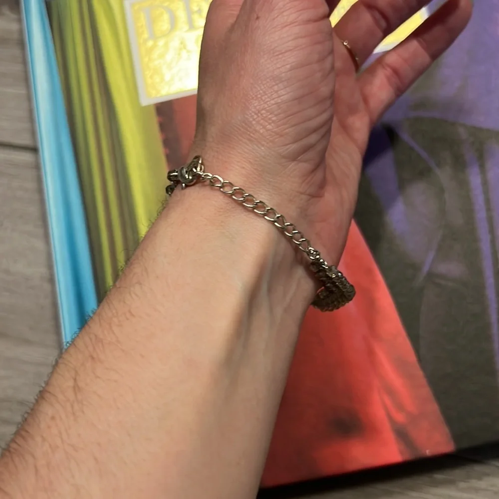 Gray beaded bracelet - Picture 4 of 4